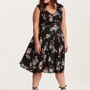Torrid 12 - FLORAL PRINT PLEATED V-NECK DRESS